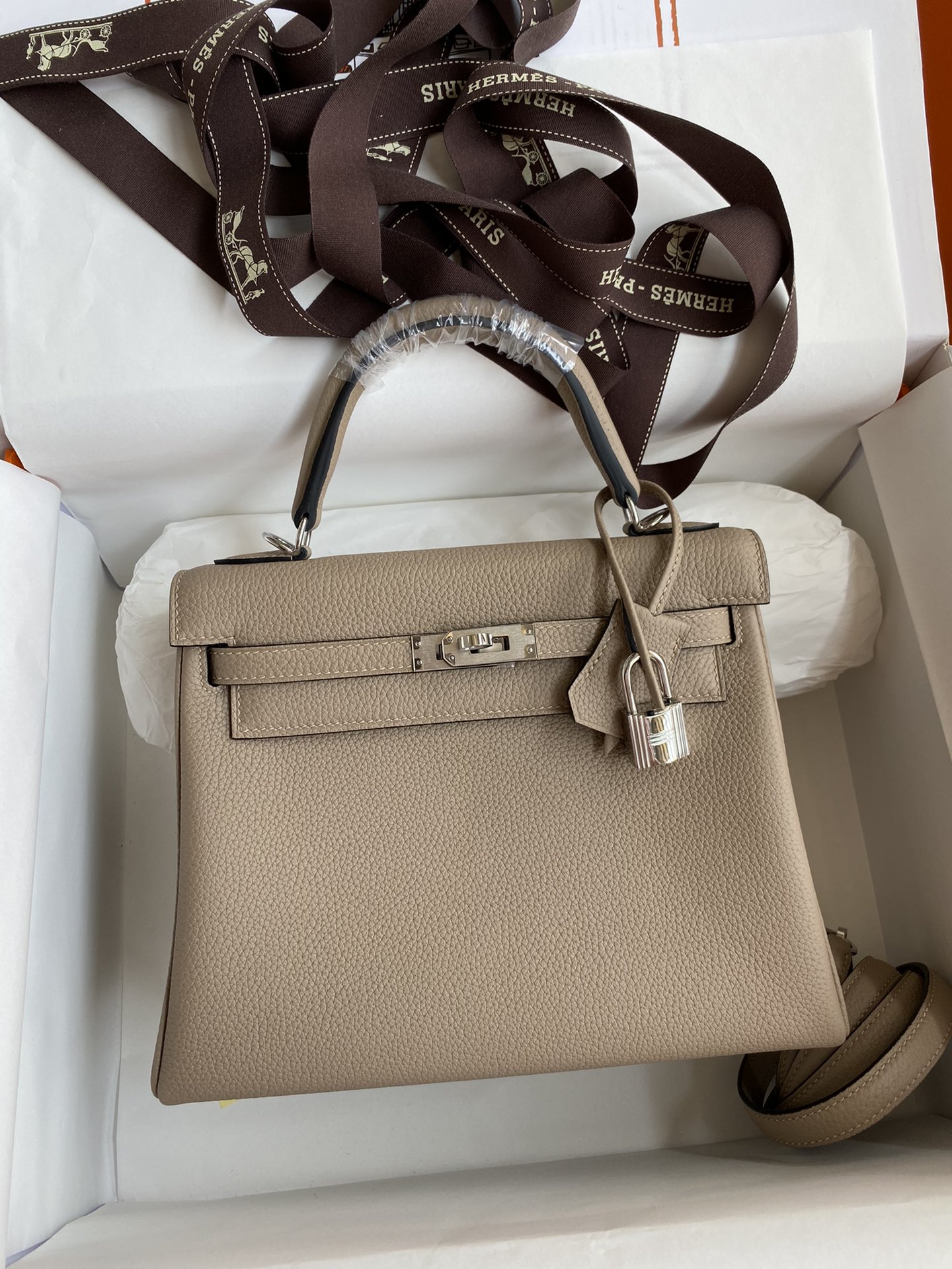 Hermes Kelly 28cm Handbag Shoulder Bag in Trench Togo Leather